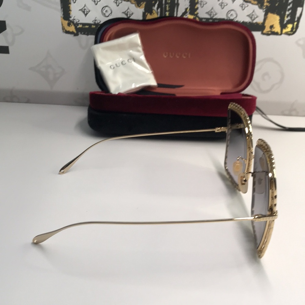 New Authentic Gucci Sunglasses Women's GG1033S 002 Gold Necklace Chain 57-21-215 - Picture 8 of 17